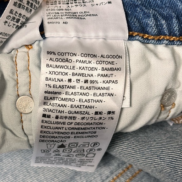 Levi’s 501 Shorts - Picture 7 of 7